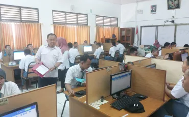 Foto Kegiatan Pelaksanaan Asesesmen Akhir Tahun Berbasis Komputer (AATBK) 4 ~blog/2025/6/11/whatsapp_image_2025_06_10_at_09_44_49