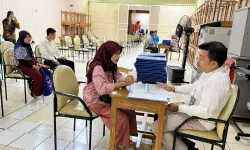 Pembagian Raport Oleh Wali Kelas