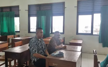 Foto Kegiatan Pembagian Raport Oleh Wali Kelas 10 ~dl/2025/12/19/whatsapp_image_2025_12_19_at_09_01_41_10