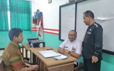 Foto Kegiatan Pembagian Raport Oleh Wali Kelas 14 ~dl/2025/12/19/whatsapp_image_2025_12_19_at_09_01_42_3