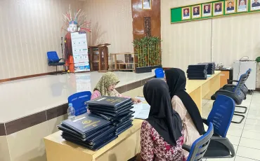 Foto Kegiatan Pembagian Raport Oleh Wali Kelas 24 ~dl/2025/12/19/whatsapp_image_2025_12_19_at_09_01_44_6