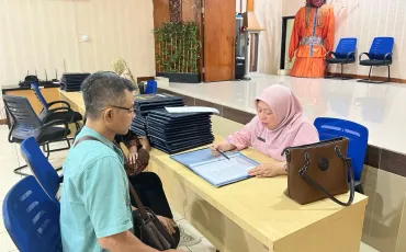 Foto Kegiatan Pembagian Raport Oleh Wali Kelas 31 ~dl/2025/12/19/whatsapp_image_2025_12_19_at_09_01_45