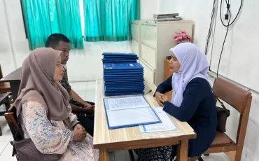 Foto Kegiatan Pembagian Raport Oleh Wali Kelas 28 ~dl/2025/12/19/whatsapp_image_2025_12_19_at_09_01_45_2