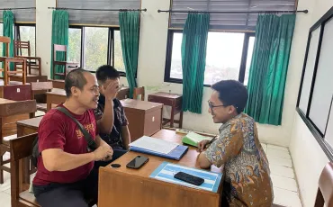 Foto Kegiatan Pembagian Raport Oleh Wali Kelas 29 ~dl/2025/12/19/whatsapp_image_2025_12_19_at_09_01_45_3