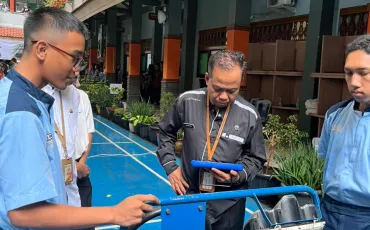 Foto Kegiatan Pembagian Rapor dan Pameran Produk Hasil Karya Peserta Didik 7 ~dl/2025/12/19/whatsapp_image_2025_12_19_at_12_11_06