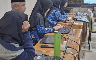 Foto Kegiatan Kegiatan Sosialisasi dan Pengisian Rapor pada Aplikasi e Raport 8 ~dl/2026/4/21/whatsapp_image_2026_04_21_at_09_39_11