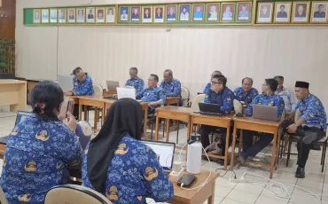 Foto Kegiatan Kegiatan Sosialisasi dan Pengisian Rapor pada Aplikasi e Raport 9 ~dl/2026/4/21/whatsapp_image_2026_04_21_at_09_39_12_1